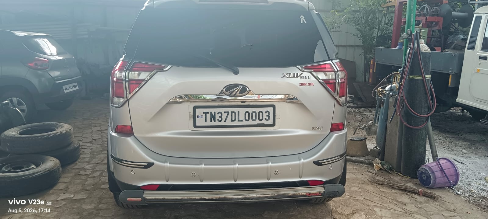 Mahindra XUV500 - Image 6